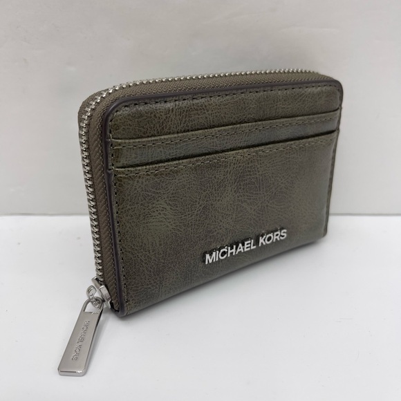 MICHAEL KORS Jet Set Medium Distressed Zip Around Card Case
Olive
NWT - Picture 2 of 16
